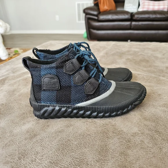 Sorel Ankle Boots in Black and Teal - Picture 5 of 8